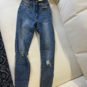 Skinny jean with raw edge bottom